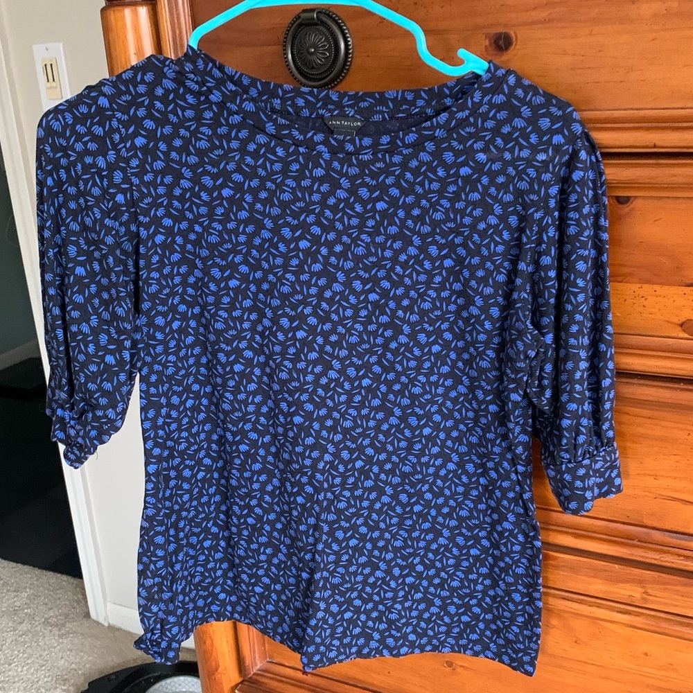 Ann Taylor puff sleeve blue and black top. Size S